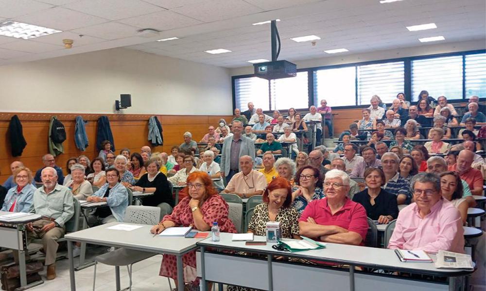 La asociación Almucat asistiendo a una clase universitaria en el campus de Getafe.
