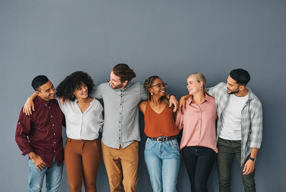Fotografía de unas personas formando un equipo de trabajo