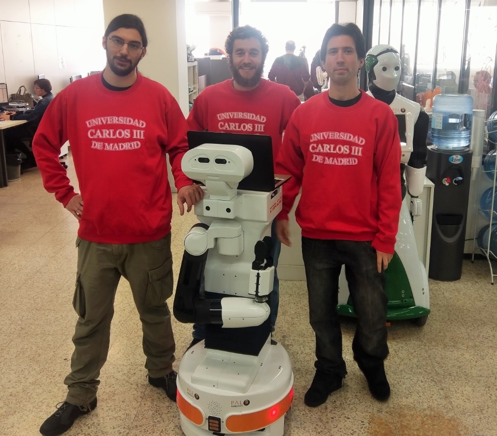 Alumnos participantes de la EPS en el concurso Service Robots