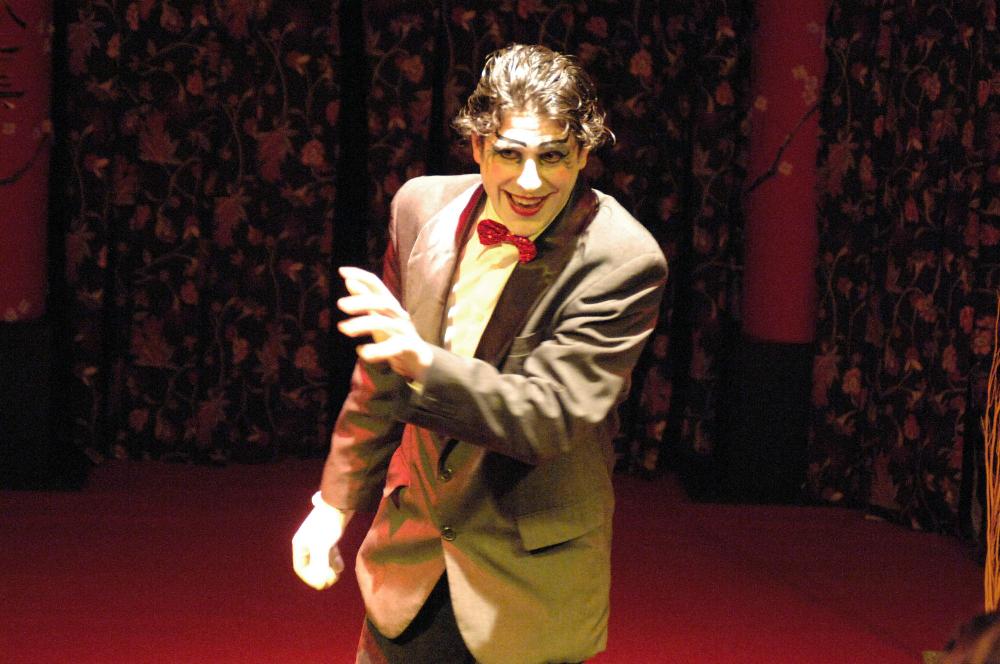 Fotografía de Estreno de Taihú, cabaret oriental, de José Cruz Sala García Lorca. 