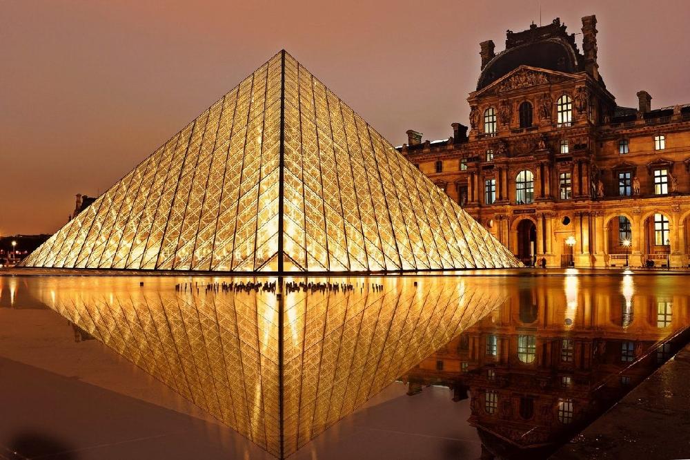 Museo del vidrio de Louvre en Paris