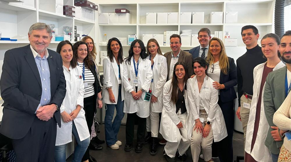Fotografía del equipo Altum con el alcalde de leganés