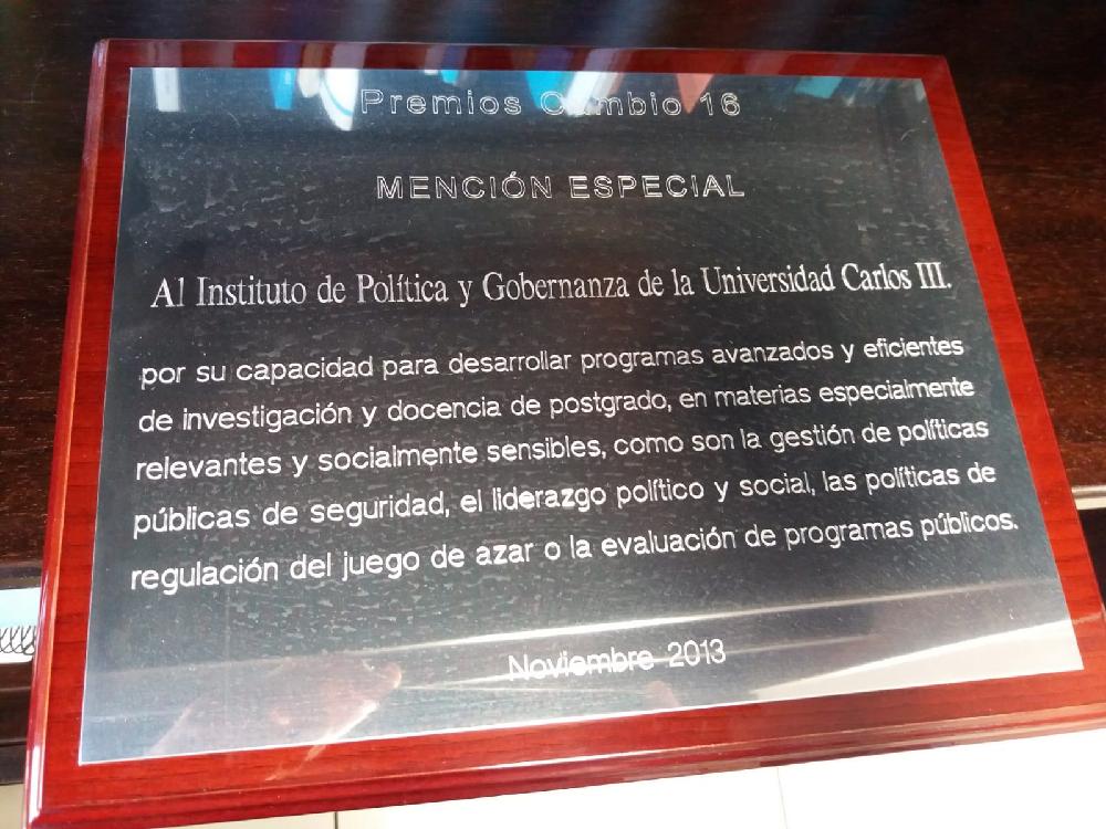 Placa conmemorativa de premios Cambio 16. Mención especial