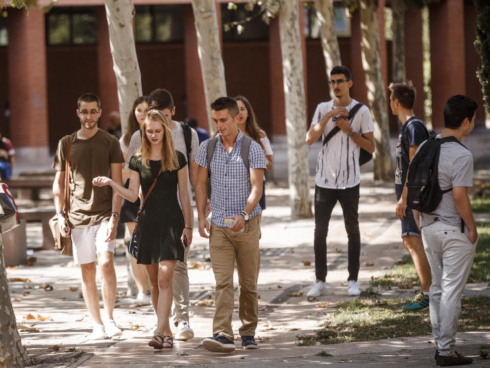  estudiantes por el campus