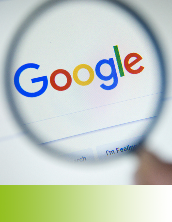 logotipo google dentro de una lupa