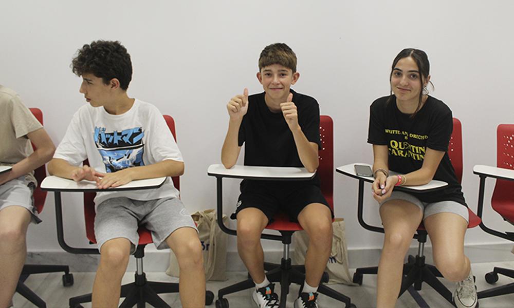Grupo de alumnos que atienden a las clases de cine.