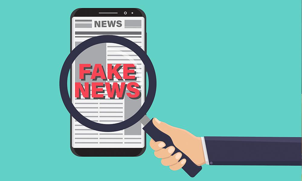 Infografía de un móvil ampliado con una lupa donde pone fake news