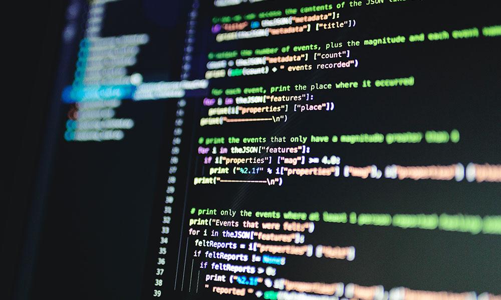 Pantalla del ordenador mostrando código informático