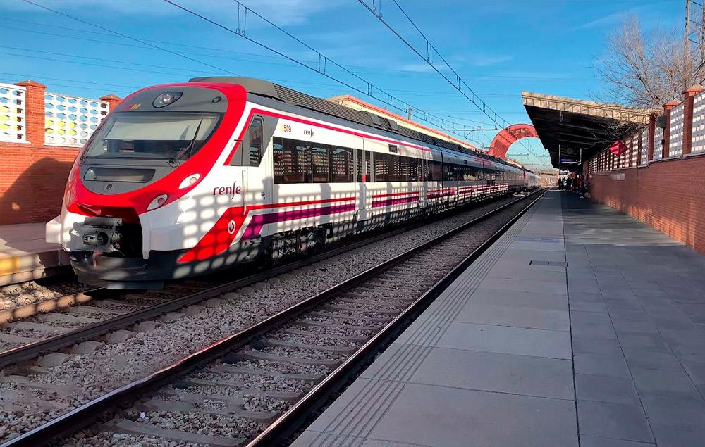 Tren en estación