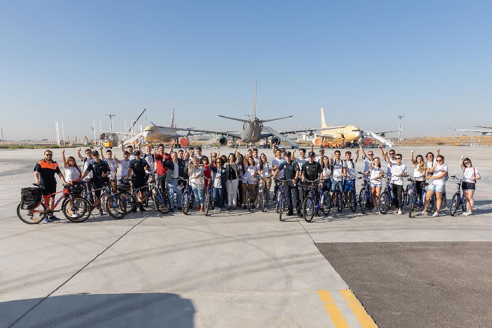 Foto de visita en bicicleta a  Airbus alumnos Universidad Carlos III de Madrid