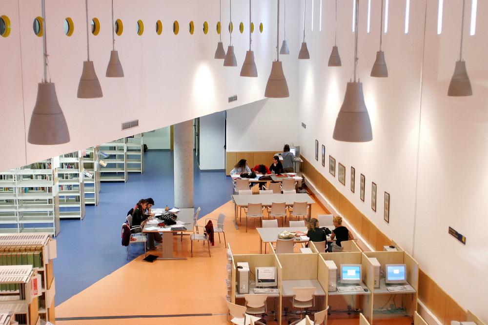 Sala de lectura de la biblioteca del campus de Colmenarejo