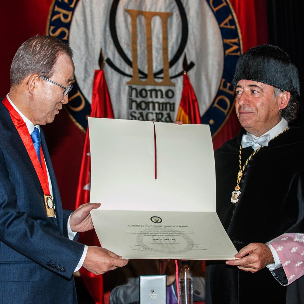 El secretario general de la ONU, Ban Ki-moon, recibe la Medalla de Honor de la UC3M