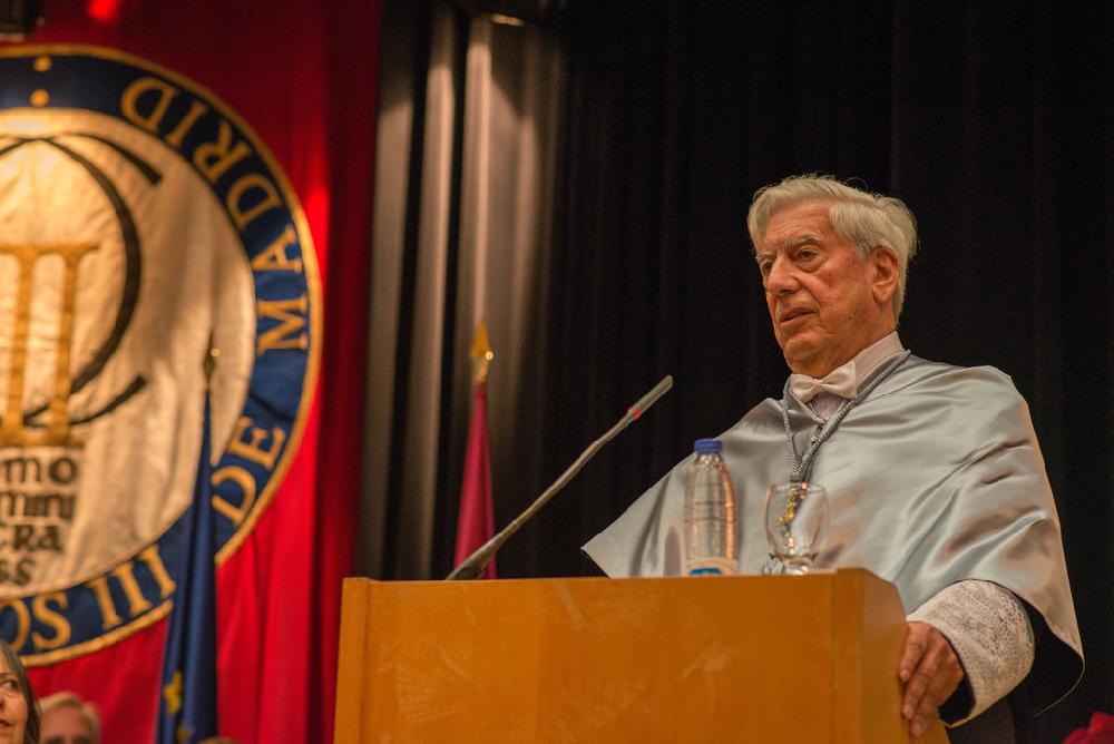 Mario Vargas Llosa en su discurso de investidura