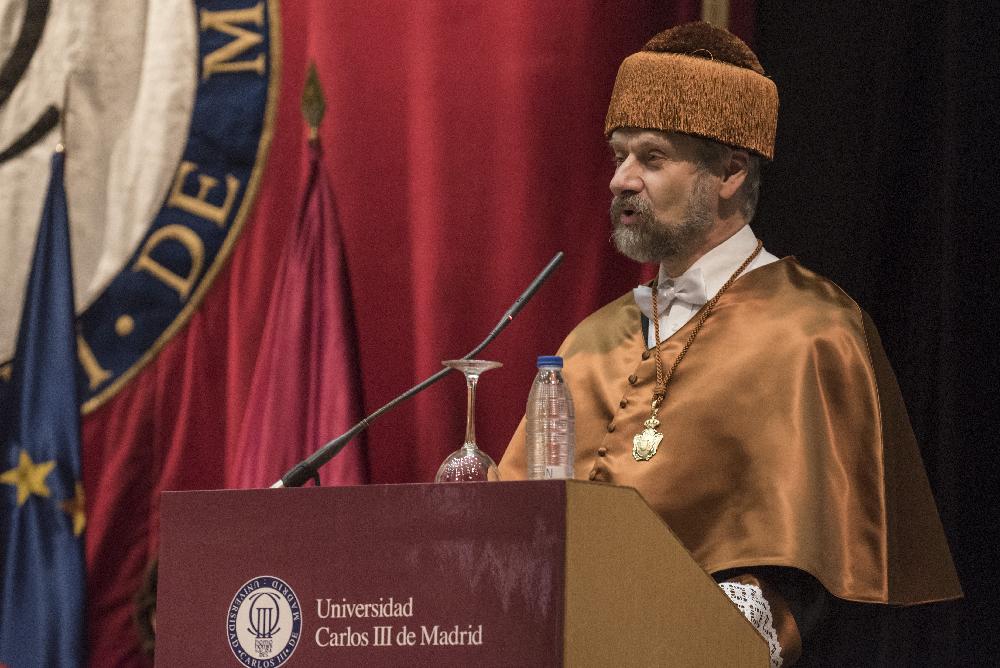 Herbert Danniger en su discurso de investidura como Doctor Honoris Causa en 2016