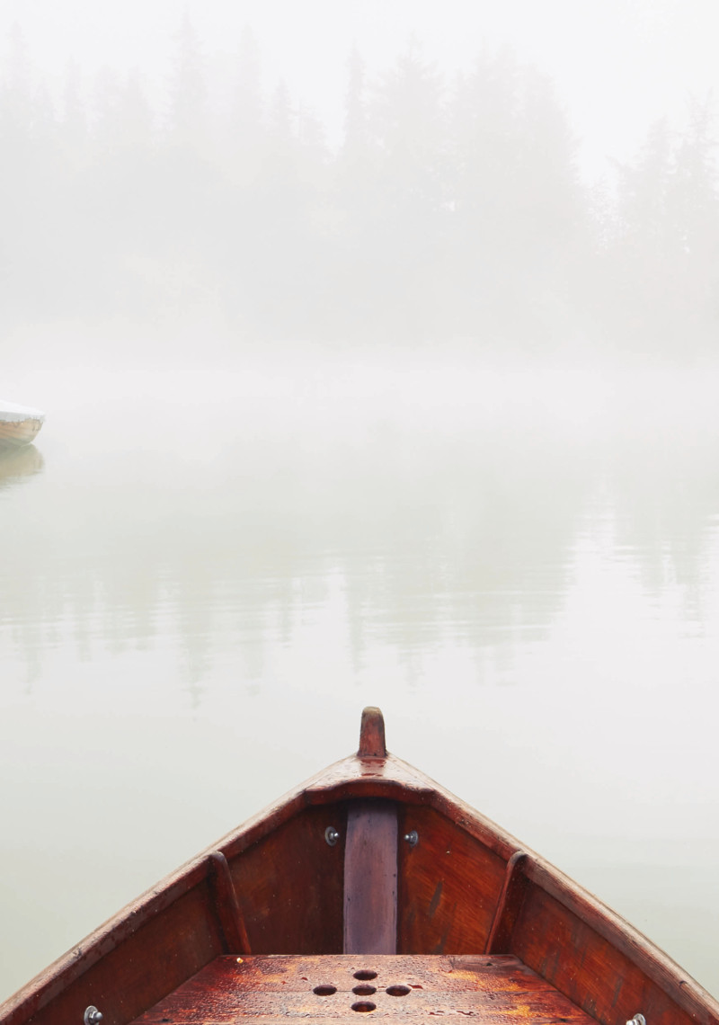 Imagen de una barca en el agua