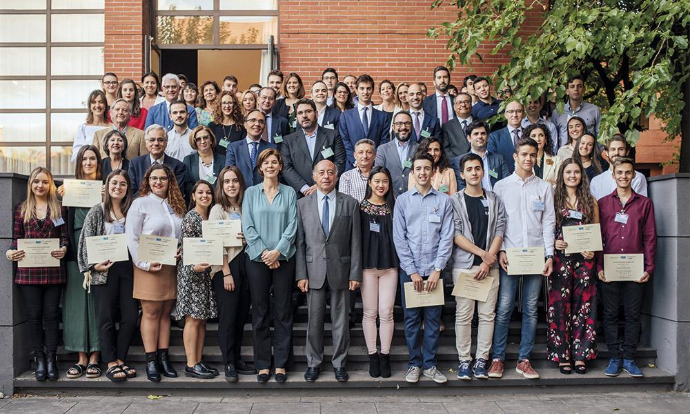 Foto de la entrega de las Becas Alumni 2018