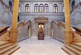 Escalinata de la Biblioteca Nacional de España