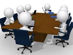 Personas sentadas alrededor de una mesa de reuniones