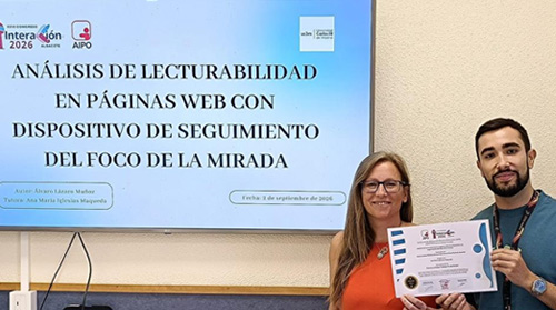 imagen de estudiantes con premio AIPO