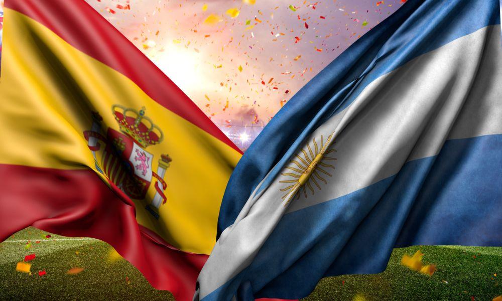 Banderas de España y Argentina frente a un estadio de fútbol
