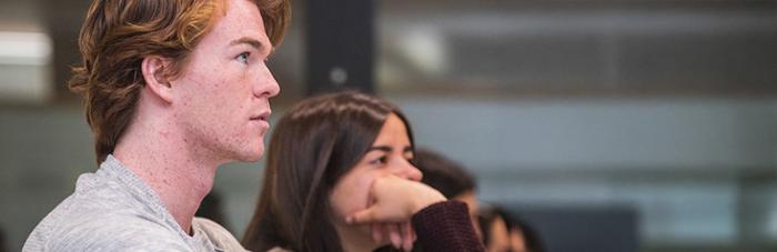 Fotografía de Estudiantes en el Campus de Puerta de Toledo de la Universidad Carlos III de Madrid