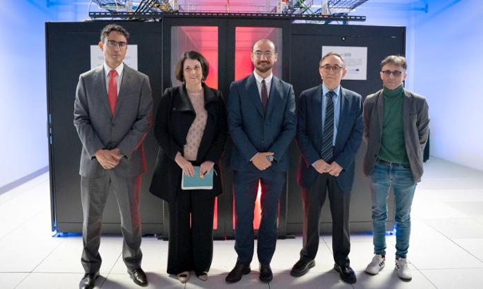 De izquierda a derecha: David Expósito Singh, del Dpto. de Informática de la UC3M; Ana Acebrón, directora del Servicio de apoyo al Emprendimiento y la Innovación de la UC3M; Ángel Arias, rector de la UC3M; Jesús Carretero, del Dpto. de Informática de la UC3M; Luis Enrique García Muñoz, vicerrector de Investigación y Transferencia de la UC3M. 