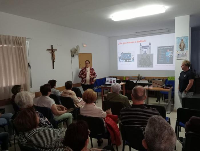 Charla Cáritas